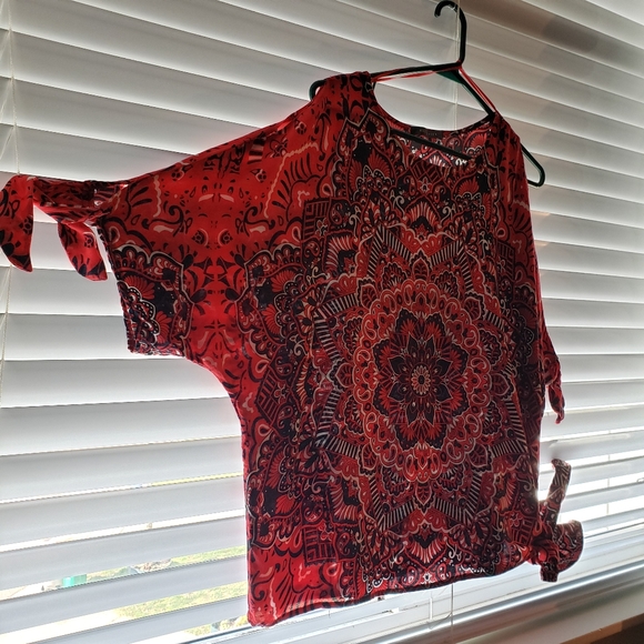 Chic Top - Picture 2 of 4